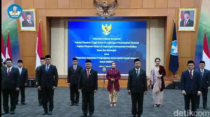 10 Eselon 1 Kemendikdasmen dilantik Mendikdasmen Abdul Muti