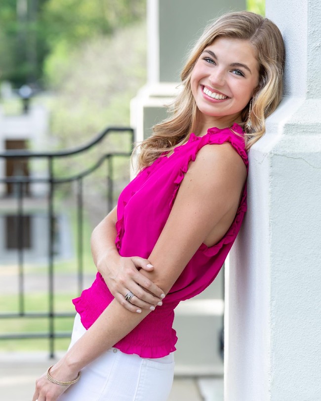 Abbie sempat mengungkap motivasi dalam hidup. Ia mengaku terinspirasi sang ibu yang mengambil banyak pekerjaan dan sahabatnya yang mengidap cystic fibrosis. Foto: Instagram Abbie Stockard