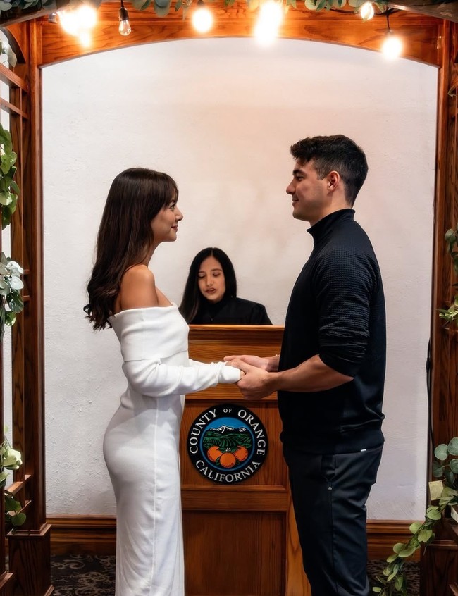 Aurelie Moeremans kembali jadi sorotan usai mengumumkan kabar pernikahannya dengan chiropractor Tyler Bigenho. Diketahui keduanya menikah secara sederhana di akhir tahun 2024. Foto: Instagram/@aurelie