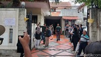 Suasana di rumah duka ayah Baim Wong. Foto: Febri/detikhot