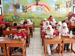 Susu Tak Ada di Makan Bergizi Gratis, Wamenkop: Masih Uji Coba