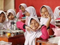 Begini Suasana Makan Bergizi Gratis di SDN Pulo Gebang 07