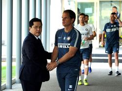 Simon Tahamata Peluk Frank De Boer, Kode Jadi Pelatih Baru Timnas?