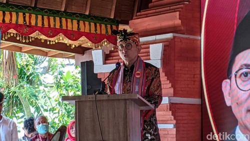 Menteri Kebudayaan Fadli Zon di Museum Negeri NTB, Mataram, Selasa (7/1/2025). (Ahmad Viqi/detikBali).