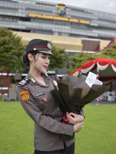 Foto Febby Feronica Herlanda, polwan cantik bak selebriti Korea mencuri atensi warganet di media sosial.