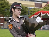 Viral Disebut Mirip Artis Korea, Polwan Ini Cerita Perjuangan Single Mom