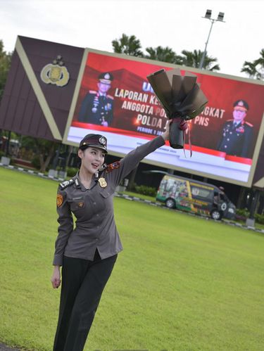 Foto Febby Feronica Herlanda, polwan cantik bak selebriti Korea mencuri atensi warganet di media sosial.