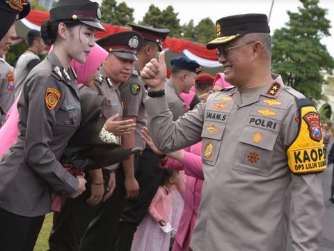 Foto Febby Feronica Herlanda, polwan cantik bak selebriti Korea mencuri atensi warganet di media sosial.