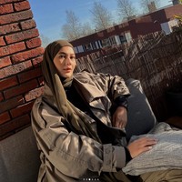 Postingan foto OOTD Paula saat liburan mendapatkan banjir pujian dari warganet. “Cantiknyaaa 😍😍, puji @fasyarafasyabelva. Super model emg beda. . Tabrak warna aja. . Kece bgt. . Apa kbr sma aku. . Jdi kue lapis kynya. . 😂sehat selalau mamapau, saut akun @tie_sky1509. Masya Allahh cantiknyaaa 😍😍😍, kagum akun @aamy1524. Foto: Dok. Instgram @paula_verhoeven.