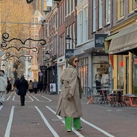 Paula Verhoeven yang memulai kariernya di dunia hiburan dengan menjadi model telah memutuskan berhijab. Penampilannya setelah berhijab kerap menarik atensi. Seperti saat liburan, Paula memakai busana dengan memadukan beberapa potong pakaian atau layering. Foto: Dok. Instgram @paula_verhoeven.