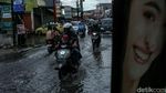 Potret Jalan di Tambun yang Langganan Banjir Padahal Hujan Sebentar