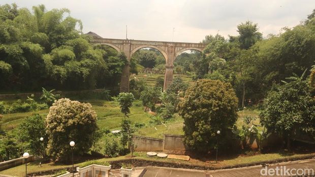 Jembatan Cincin di Sumedang.