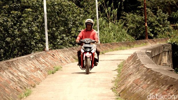 Jembatan Cincin di Sumedang.