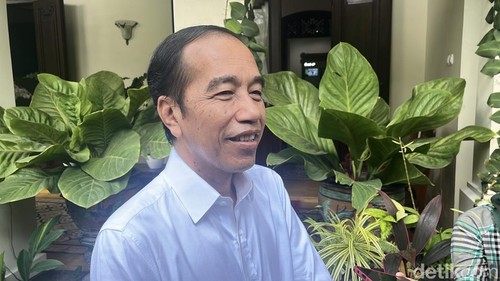 Presiden Ke-7 RI, Joko Widodo (Jokowi) ditemui di kediamannya di Sumber, Solo, Selasa (7/1/2025).