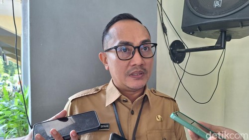 Kepala Dinas Kesehatan (Dinkes) Kota Mataram Emirald Isfihan saat diwawancarai di Kantor Wali Kota Mataram, Selasa (7/1/2025). (Nathea Citra/detikBali)