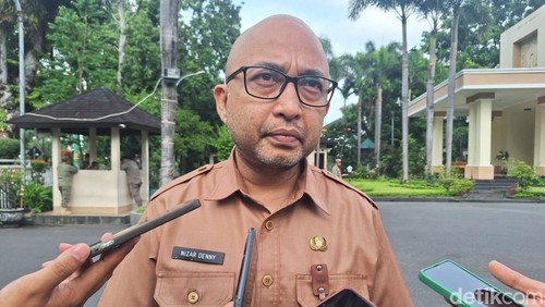 Kepala Dinas Lingkungan Hidup (DLH) Kota Mataram Nizar Denny Cahyadi saat ditemui di kantor Wali Kota Mataram, Senin (6/1/2025).