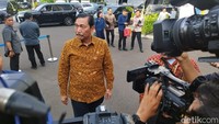 Luhut Lapor Prabowo Dampak Minyak Tembus US$ 100/Barel ke Ekonomi