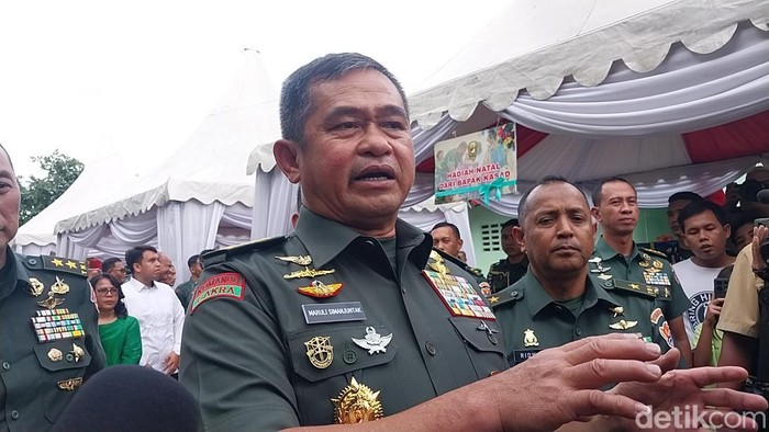 KSAD Jenderal Maruli Simanjuntak saat mengunjungi Panti Asuhan Bait Allah di Kota Medan. (Foto: Finta Rahyuni/detikSumut).