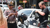 Dilaporkan banyak WNA terjaring dan dominasi karena tidak punya SIM internasional serta tak menggunakan helm.