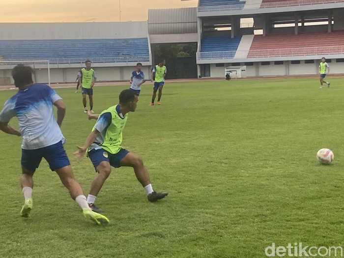 Latihan PSIM Jogja di Stadion Mandala Krida, Kota Jogja, Selasa (7/1/2025).