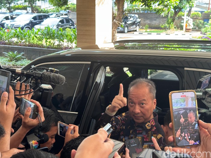 Menperin Agus Gumiwang Kartasasmita