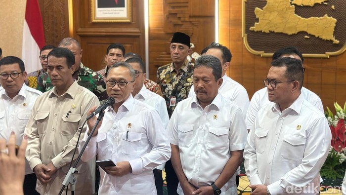 Menteri Koordinasi Bidang Pangan Zulkifli Hasan