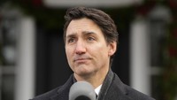 Justin Trudeau, Perdana Menteri Kanada ke-23, mengumumkan pengunduran dirinya setelah hampir satu dekade memimpin. Keputusan ini mengejutkan dunia politik Kanada dan memicu spekulasi tentang masa depan Partai Liberal yang dipimpinnya. (Adrian Wyld/The Canadian Press via AP)