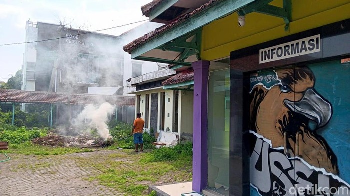 Penampakan RSUD Kertosono lama jadi tempat karaoke Penampakan RSUD Kertosono lama jadi tempat karaoke