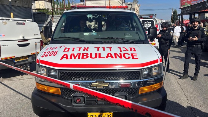 Israeli security and rescue personnel at the scene of a shooting attack on a car and bus where at least three Israelis were killed near Kedumim in the Israeli-occupied West Bank, Israel's national ambulance service Magen David Adom (MDA) said, January 6, 2025. REUTERS/Rami Amichay     TPX IMAGES OF THE DAY