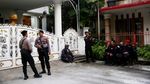 Potret Penjagaan Penggeledahan Rumah Hasto di Bekasi