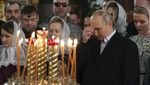 Potret Presiden Putin Khusyuk Jalani Ibadah Natal Ortodoks