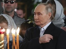 Potret Presiden Putin Khusyuk Jalani Ibadah Natal Ortodoks
