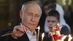 Potret Presiden Putin Khusyuk Jalani Ibadah Natal Ortodoks