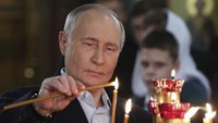 Umat Ortodoks di Rusia dan negara lain merayakan Natal pada hari Selasa, 7 Januari. Pada Senin malam, Patriark Kirill dari Moskow dan seluruh Rusia memulai kebaktian Natal di Katedral Kristus Sang Juru Selamat di Moskow.  