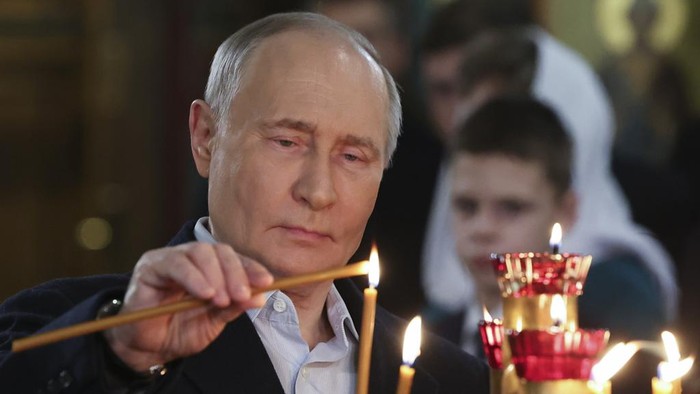 Russian President Vladimir Putin attends the Christmas Service at the Saint George Church in Moscow, Monday, Jan. 6, 2025. (Vyacheslav Prokofyev, Sputnik, Kremlin Pool Photo via AP)