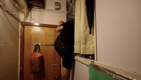 Sebagian besar penghuni rumah peti mati adalah mereka yang tidak mampu mengimbangi tingginya biaya perumahan di Hong Kong.  