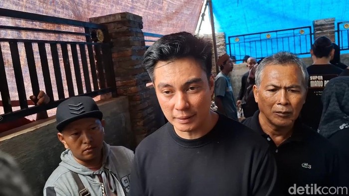 Prosesi permakaman ayah Baim Wong di Purwakarta