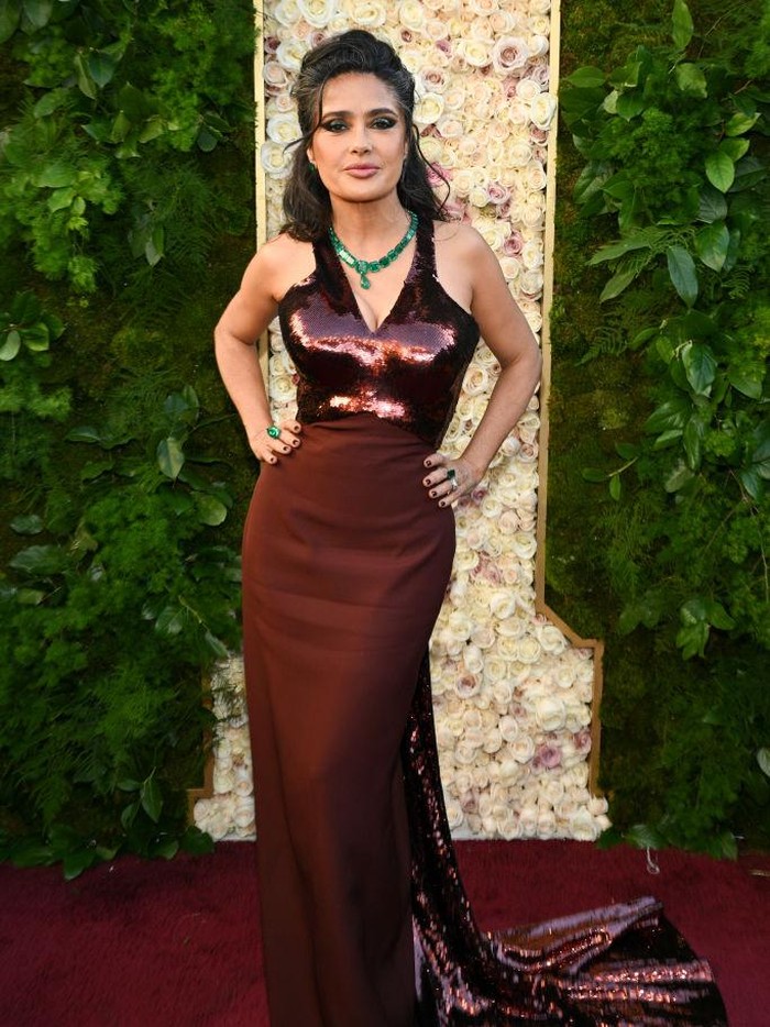 Salma Hayek di Golden Globes 2025 Salma Hayek during the 82nd Annual Golden Globes held at The Beverly Hilton on January 05, 2025 in Beverly Hills, California. (Photo by Michael Buckner/GG2025/Penske Media via Getty Images)