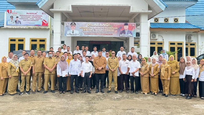 Sekda Banyuasin beri apresiasi dan reward kepada pegawai di Bappeda dan Litbang Banyuasin.