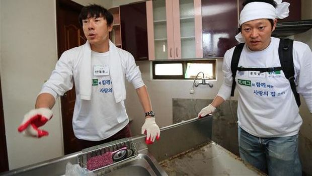 Shin Tae-yong ikut bantu renovasi rumah