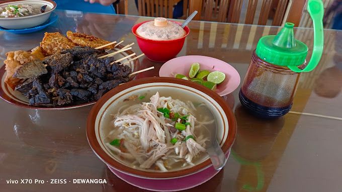 Soto Boyolali yang berkaldu gurih hangat