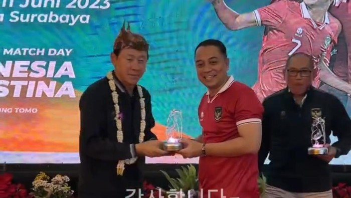 STY bersama Walkot Surabaya Eri Cahyadi