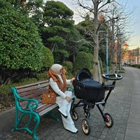 Tak hanya menikmati momen pulang kampung sekaligus liburan, wanita 44 tahun itu juga tampak menikmati perannya sebagai ibu. Foto: Instagram/@princessyahrini