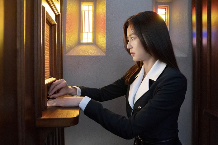 Tempest Foto adegan dalam drama Korea Disney+ Hotstar Tempest.