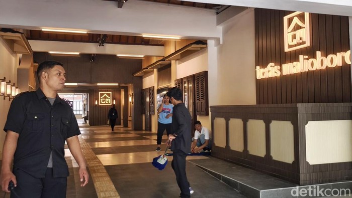 Lapak pedagang Teras Malioboro 2.