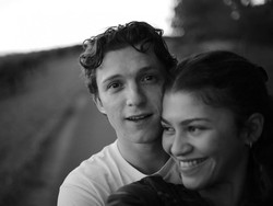 Video Cerita Tentang Momen Tom Holland Lamar Zendaya: Sangat Romantis