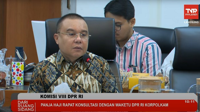 Wakil Ketua DPR RI Sufmi Dasco dalam rapat Tim Pengawas (Timwas) Haji DPR RI dan Panitia Kerja Biaya Penyelenggara Ibadah Haji (BPIH), Selasa (7/1/2025).