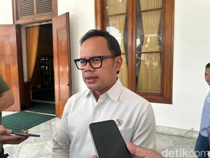Pejabat Diminta Pakai Transportasi Umum, Bima Arya Jajal Taksi Online-KRL