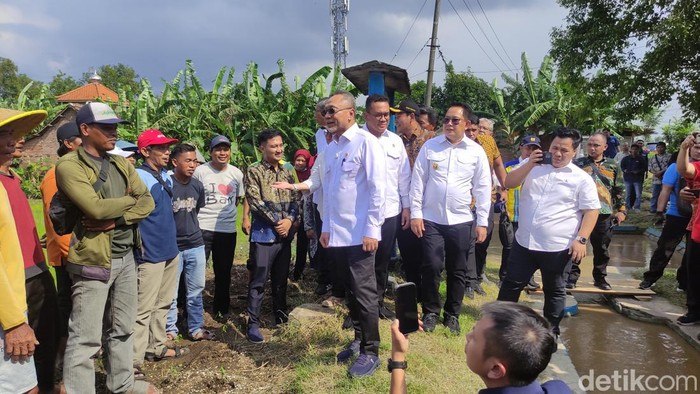 Zulhas bertemu dengan petani Sidoarjo