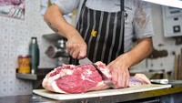 Orang Argentina ternyata paling banyak makan daging sapi. Konsumsi daging sapi per kapita mereka tertinggi di dunia dengan setiap orang makan sekitar 55 kg per tahun. Foto: MSN/Stars Insider